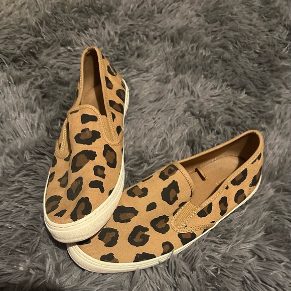 Old Navy Leopard Slid on Sneakers - Picture 1 of 2